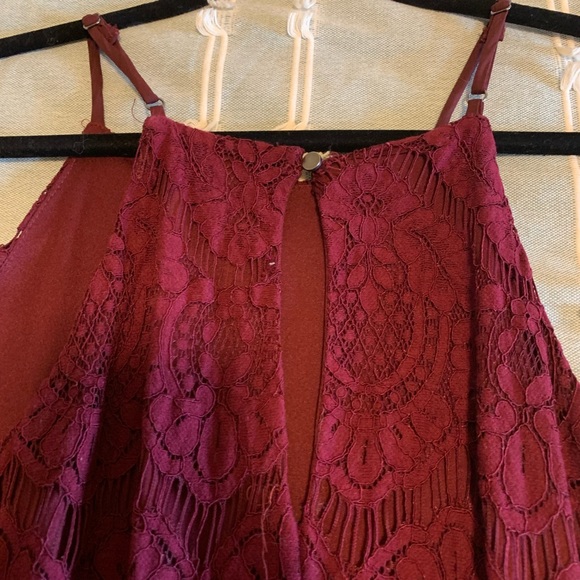 Maroon Halter Neck Lace Dress - Picture 4 of 4